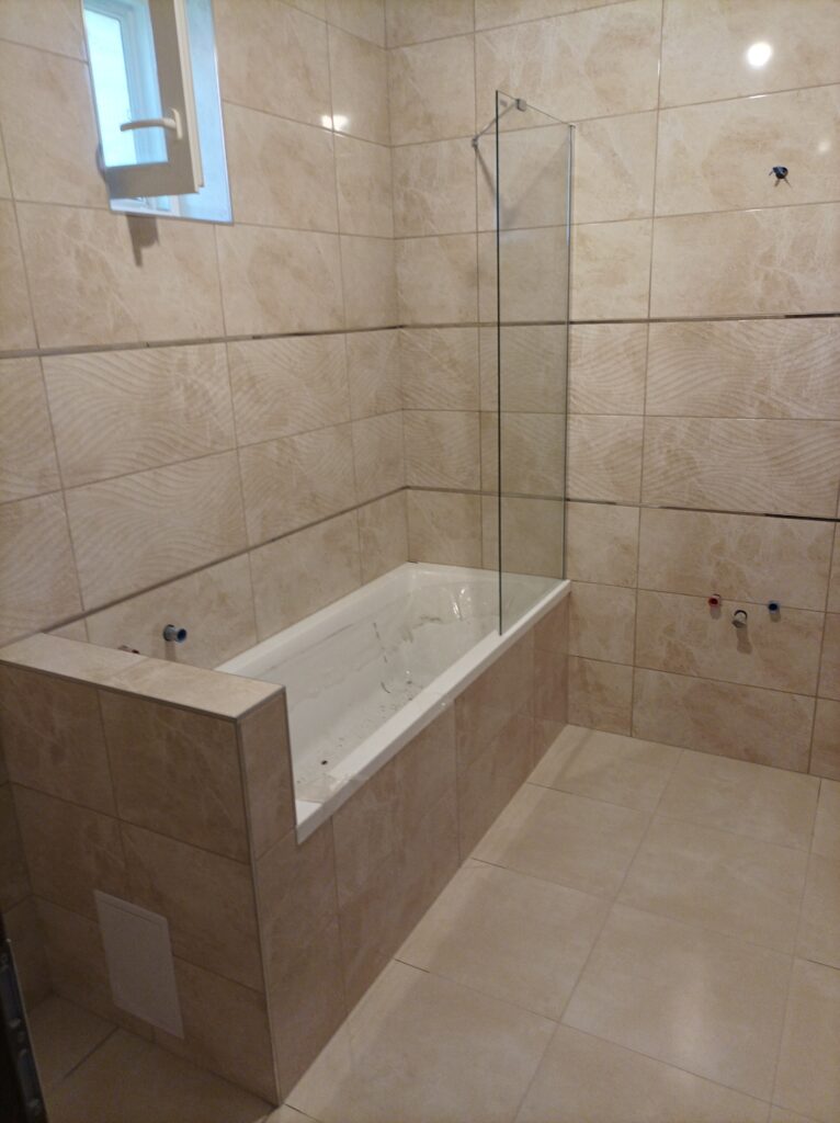 Fürdőkád üvegfallal